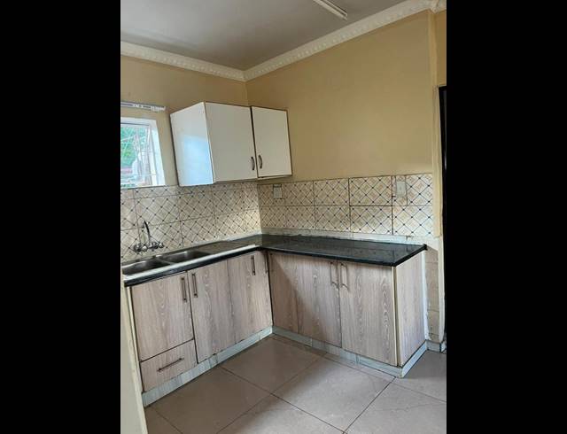 2 BEDROOM PROPERTY TO RENT IN GOLF VIEW